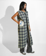Load image into Gallery viewer, CHECKERED REVERSIBLE VEST
