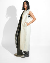 Load image into Gallery viewer, CHECKERED REVERSIBLE VEST

