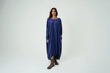 Load image into Gallery viewer, Long Sleeve Velvet Loose Maxi Dress
