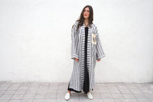 Load image into Gallery viewer, Aicha Hand Embroidary Linen Bisht
